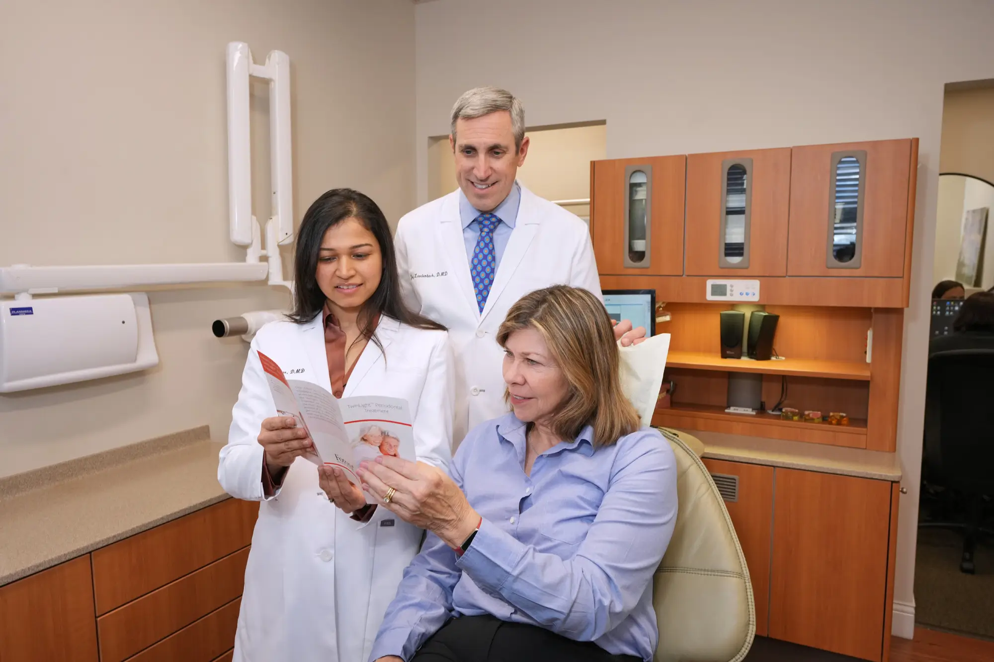 bleeding gums img - Periodontist Philadelphia | Laudenbach Periodontics & Dental Implants