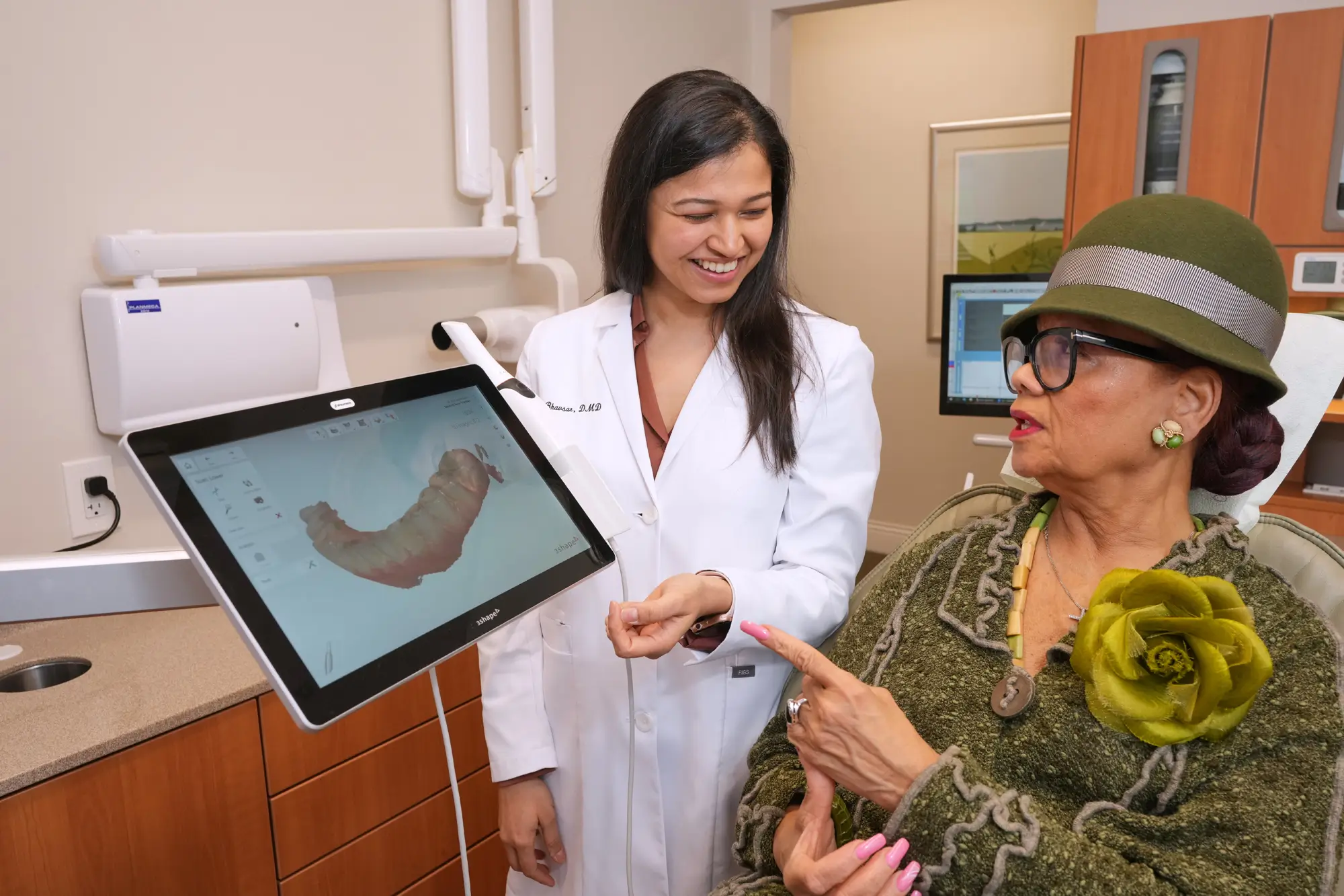 technology photography img - Periodontist Philadelphia | Laudenbach Periodontics & Dental Implants